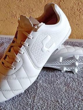 Charly Legendario 2.0 Soccer Cleats